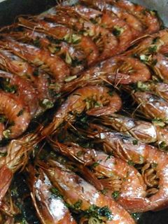 Una foto de Gambas al whisky