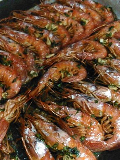 Una foto de Gambas al whisky