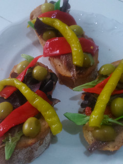 Una foto de Montaditos de anchoa