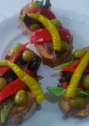 Una foto de Montaditos de anchoa