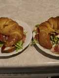 Croissant relleno de jamón serrano