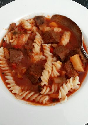 Foto resep Rindergulasch mit Fussili