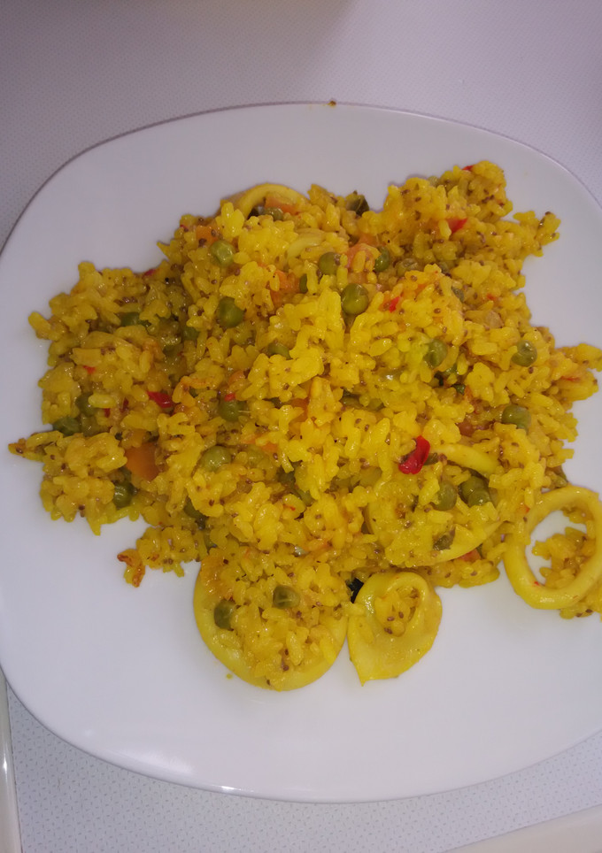 Una foto de Arroz con calamares