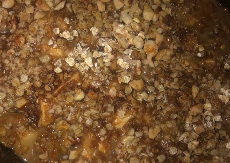 Caramel apple crisp