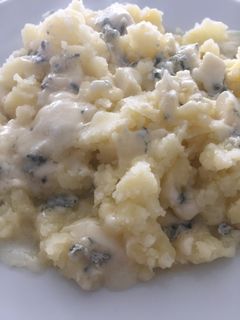 Una foto de Puré de papas con roquefort