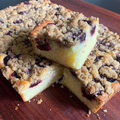 A picture of Cherry Crumble Cake.