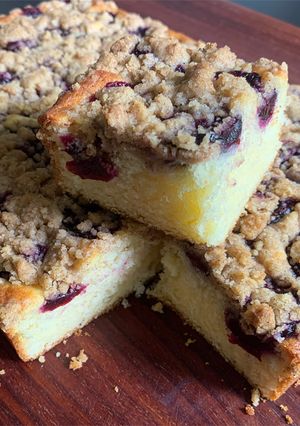 A picture of Cherry Crumble Cake.
