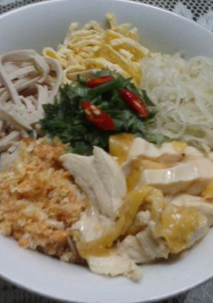 Hình của món BÚN THANG.