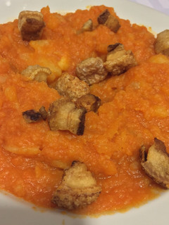 Una foto de Papas revolconas con chicharrón