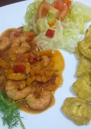 Una foto de Camarones a la criolla