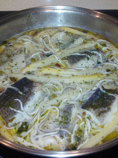 Una foto de Lomos de bacalao en salsa verde