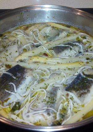 Una foto de Lomos de bacalao en salsa verde