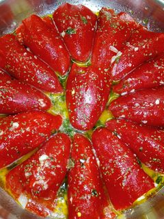 Una foto de Pimientos del piquillo rellenos de merluza