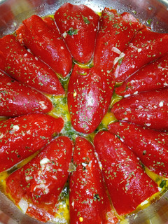 Una foto de Pimientos del piquillo rellenos de merluza