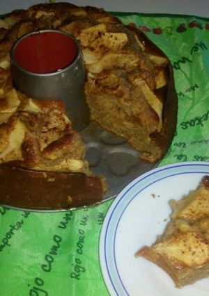 Una foto de Bizcocho integral de melocotón y manzana.