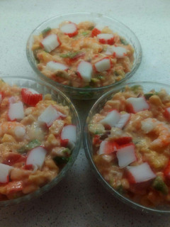 Una foto de Ensaladilla de surimi con piña para tupper
