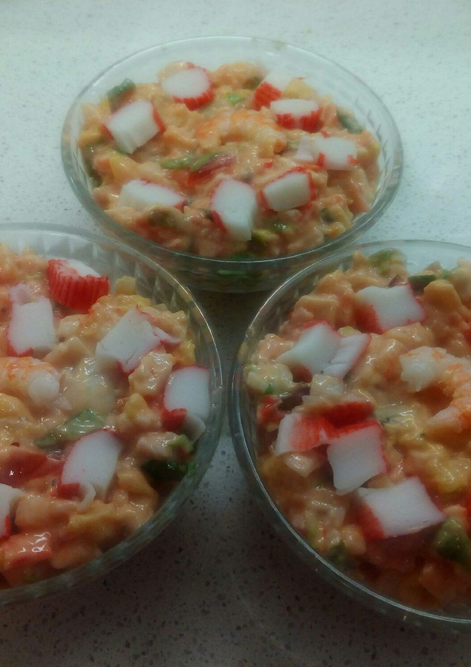Una foto de Ensaladilla de surimi con piña para tupper