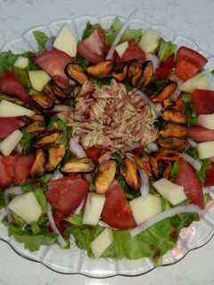 Una foto de Ensalada tierra y mar