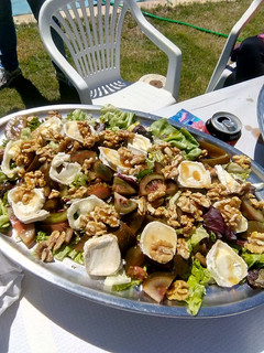 Una foto de Ensalada con queso de cabra