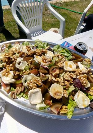 Una foto de Ensalada con queso de cabra