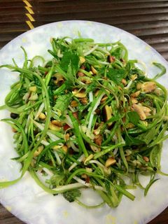 Hình của món Nộm rau muống .