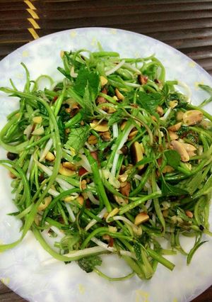 Hình của món Nộm rau muống .