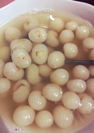 Hình của món Chè hạt sen cùi nhãn.