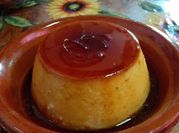 Una foto de postres quesillo