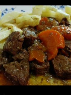 Una foto de Carne con papas