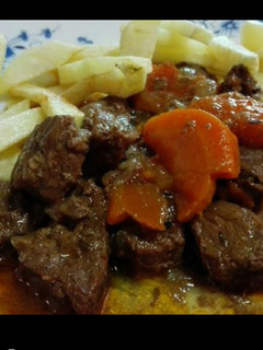 Una foto de Carne con papas
