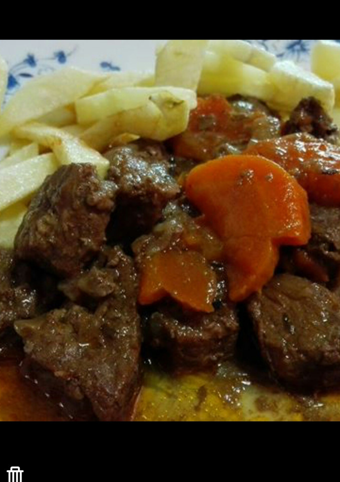 Una foto de Carne con papas