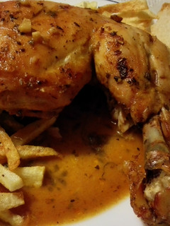Una foto de Pollo en salsa
