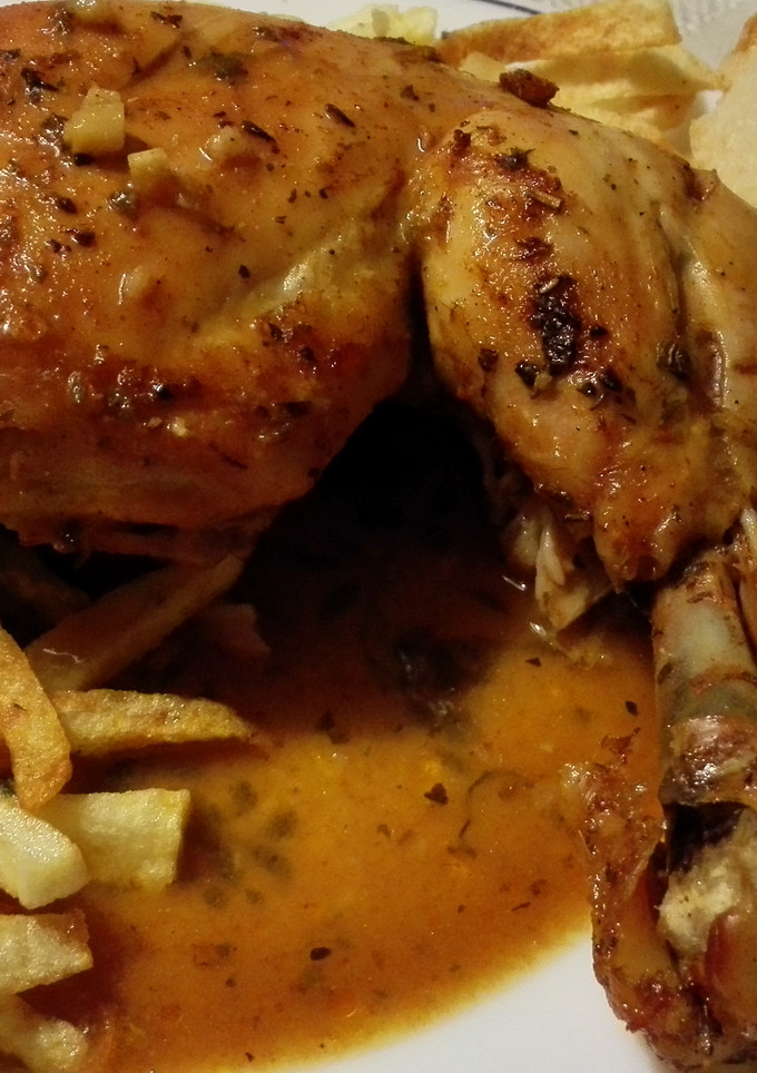 Una foto de Pollo en salsa