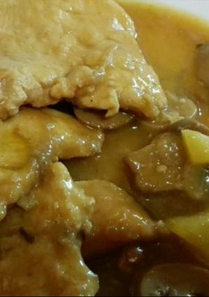 Una foto de Pechugas en salsa con manzanas