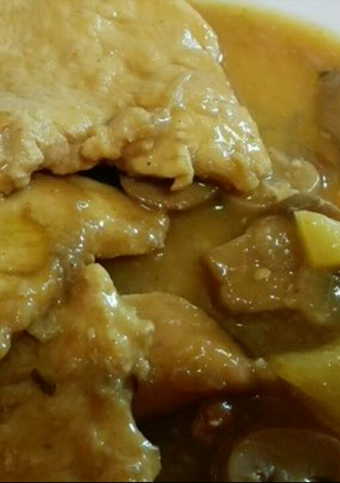 Una foto de Pechugas en salsa con manzanas