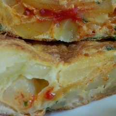 Una foto de Tortilla con chorizo palmero canario