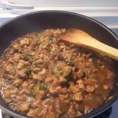 A picture of Isi bakpao ayam kecap / roti goreng ayam / topping mie ayam.