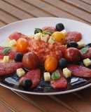 Ensalada de 3 tomates, queso tierno y aceitunas negras
