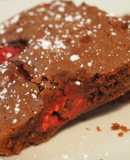 Brownie de chocolate con frambuesas