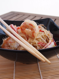 Una foto de Fideos de arroz con gambones