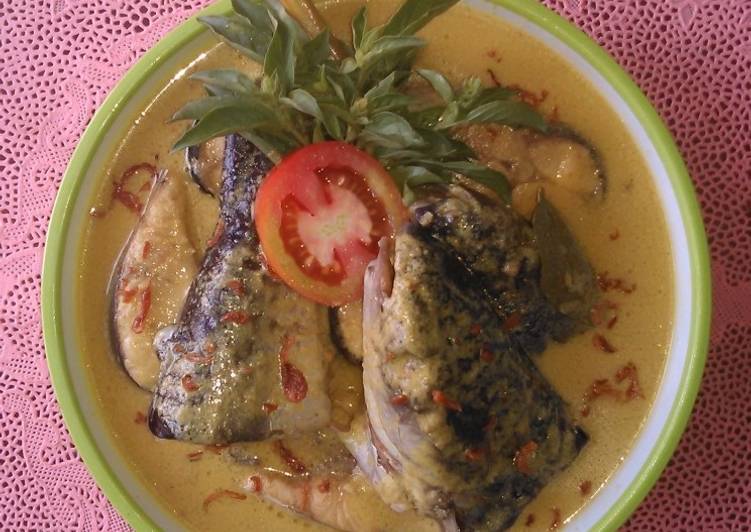 Bahan-bahan Ikan Patin Kuah Kuning yang lezat dan Mudah Dibuat