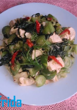 Foto resep Tumis Oyong Tahu dan Bayam