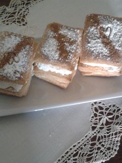 Una foto de Milhojas de crema y nata