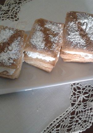 Una foto de Milhojas de crema y nata