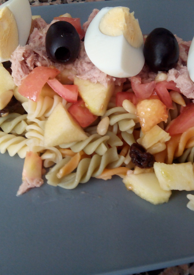 Una foto de Ensalada de pasta de colores
