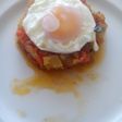 Pisto con huevo frito
