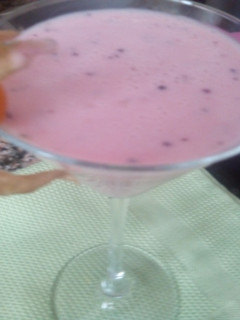 Una foto de Batido de arándanos y frambueasa con leche kefirada