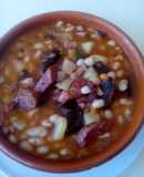Alubias blancas guisadas tipo fabada asturiana