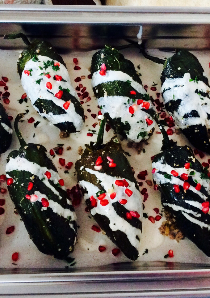 Una foto de CHILES EN NOGADA