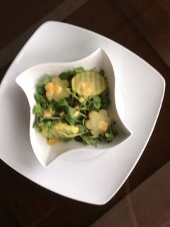 Una foto de Ensalada de berros con papa y aderezo de mostaza y miel 